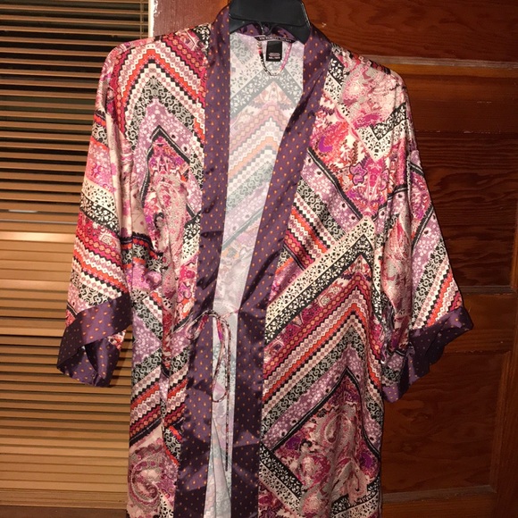 Robe - Picture 1 of 2